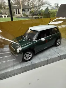 1/18 Mini Cooper R50 Die Cast Model Car , Motormax Premier Collection, Green - Picture 1 of 18