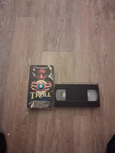 Vintage 1986 Troll : Come Closer VHS Tape Fantasy Horror Comedy Cult Movie - Foto 1 di 3