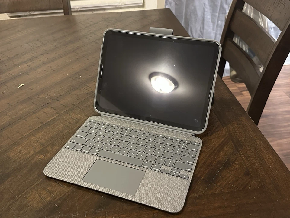 Apple iPad (10th Generation) A3162 64 GB, Wi-Fi + 5G, 10.9 in - Silver