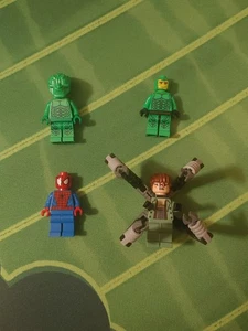 LEGO Minifigure Green Goblin w Neck Bracket green helmet Spiderman doc ock - Picture 1 of 2