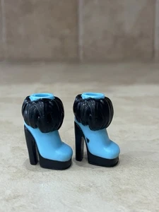 Ricambio scarpe bambola Bratzillaz Bratz Switch-A-Witch blu e nero tacco alto - Foto 1 di 7