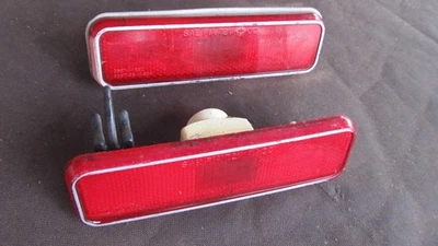 Par de luces marcadoras laterales traseras para Dodge Plymouth 72-76 3587441 con retenedor de tuercas #2 Foto 1 de 4