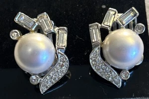 Splendidi orecchini vintage Kramer grandi perle finte strass clip firmati - Foto 1 di 7