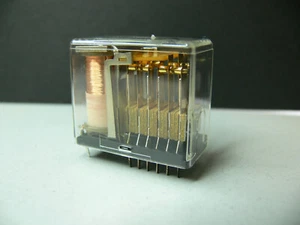 Relè Siemens V23054-F1020-F110 4x Commutatore 24V Per Telefunken - Picture 1 of 7