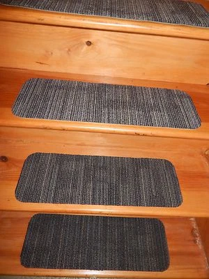 Alfombra de escalera interior de 13 peldaños de escalera alfombra de 8" x 24". Foto 1 de 4