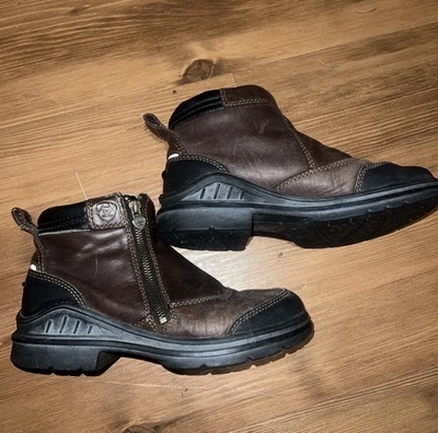 Zapato Ariat para mujer Barnyard Boot cremallera lateral cuero antideslizante 7B Foto 1 de 4