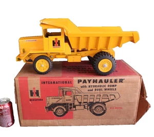 Camion IH Payhauler with Hydraulic Dump & Dual Wheels 48Cm Diecast ERTL 1959 MIB - Foto 1 di 22