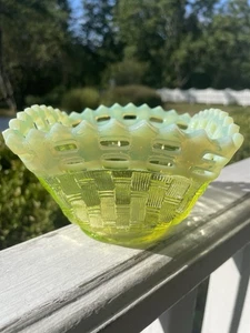 Vintage Fenton Basket Weave Topaz Opalescent Vaseline Bowl Square Dish - Picture 1 of 12
