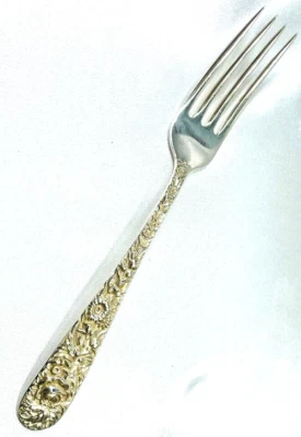 Tenedor de cena S. Kirk & Son floral repousse plata de ley 7 1/8" Foto 1 de 4