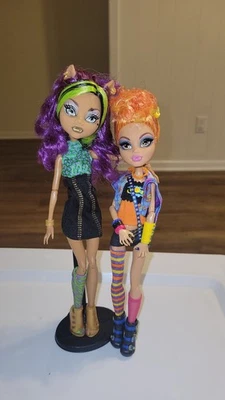 Monster High Exclusivo Hombre Lobo Hermana Pack Muñecas Clawdeen & Howleen Wolf 2012 Foto 1 de 4
