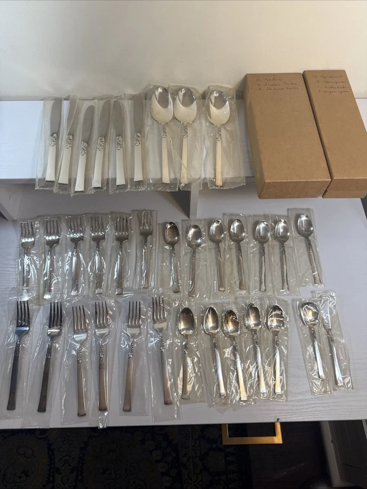 Conjunto de Talheres Nobility Wind Song ~ Vintage 1947 35 Peças - Imagem 1 de 4