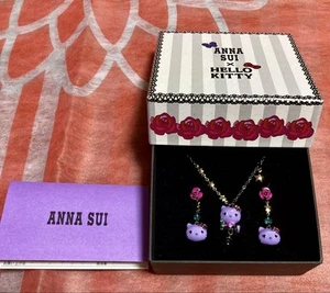 Hello Kitty × Anna Sui 20th Anniversary Limited Necklace and Earrings Set Mint - Imagen 1 de 13