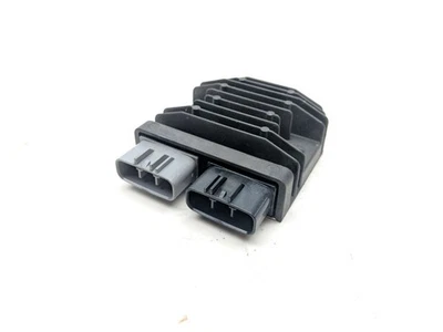 Rectificador regulador de voltaje doble Triumph Street 18 Foto 1 de 4