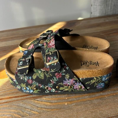 Sandálias HeyGirl by Corkys plataforma tapeçaria floral feminina tamanho 9 fivela conforto - Imagem 1 de 4