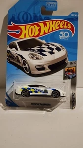 Porsche Panamera Hot Wheels  White & Black Hot Wheels Metro 8/10 2017 - Picture 1 of 1