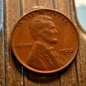 Better! 1932-P Lincoln Wheat Cent 1c. (#8020) - Picture 1 of 2