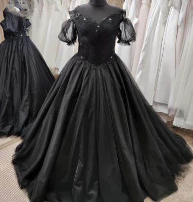 Vestidos de novia góticos negros cuello en V vintage encaje barrido tren tul vestidos de novia Foto 1 de 4