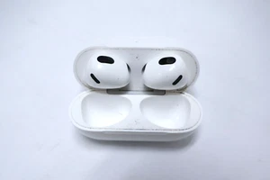 Αpplе 3rd Generation Bluetooth Headsets + Wireless Charging Box White - Zdjęcie 1 z 7