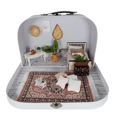 Casa de muñecas de viaje miniatura en maleta habitación caja diorama portátil escala 1:12 ÚNICO EN SU CLASE Foto 1 de 4