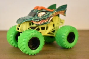 MONSTER JAM 1:64 HOT MONSTER SERIES 11 TRUCK DRAGON 2020 - Picture 1 of 10
