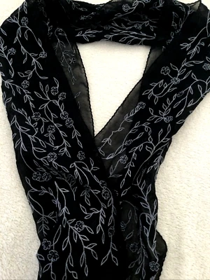 Elizabeth Gillette NYC Bufanda de Seda Negro Blanco Bordado Cuentas Bling Rectángulo Foto 1 de 4