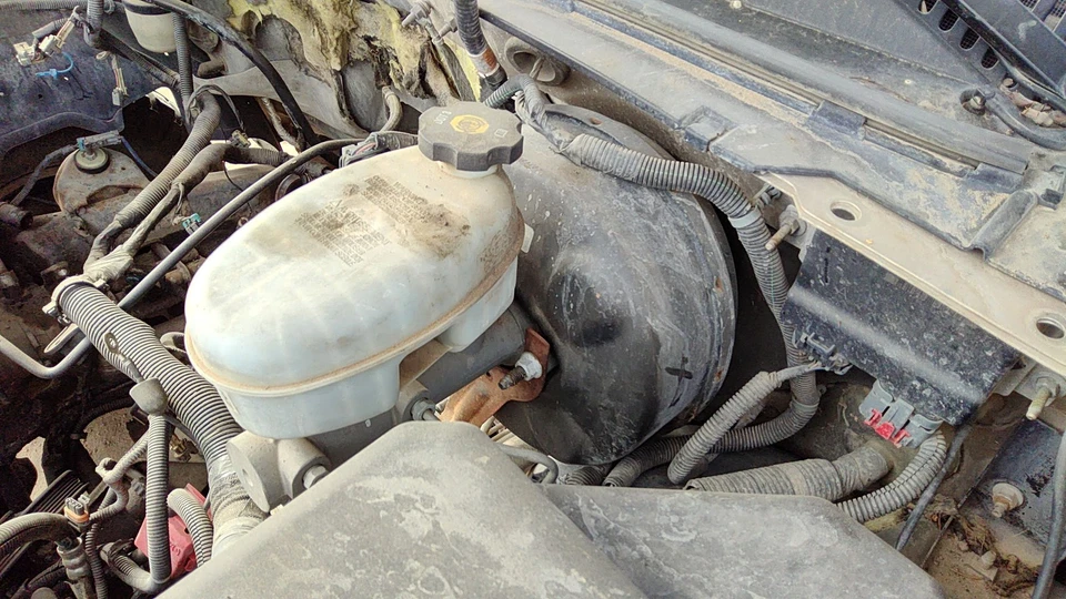 2003-2007 Silverado 1500 Power Brake Booster com conjunto de pares de cilindros mestre fabricante de equipamento original - Imagem 1 de 3