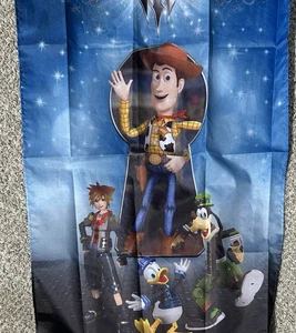 Striscione rotolo tessuto da parete Disney Kingdom Hearts 3 - Sora, legno, paperino, pippo - Foto 1 di 4