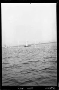 1933 Staten Island barca da pesca dal traghetto Manhattan New York vecchia foto negativo T259 - Foto 1 di 1