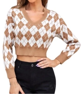 Top corto Shein caqui patrón argyle manga larga cuello en V para mujer talla pequeña” Foto 1 de 4