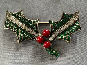 New Heidi Daus Holly Sprig With Red-Colored Holly Berries Christmas Pin Crystal - Picture 1 of 2