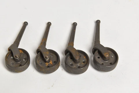 VINTAGE SET OF 4 METAL CASTERS NICE CONDITION A Cover