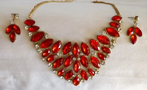 Collana e orecchini vintage strass ~ set bigiotteria costume arancione-rosso e trasparente - Foto 1 di 7