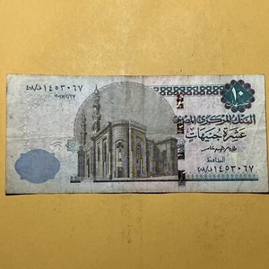 Egypt 10 Pounds Current average Circulated Paper Money - Dated 2017 - Picture 1 of 4