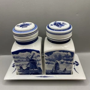 DELFT BLAUW HOLLAND VELSEN PAIR OF SPICE JARS / CANISTERS WITH DISPLAY TRAY - Picture 1 of 11
