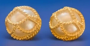 Vintage Joan Rivers Clip On Earrings Faux Pearl With Gold Lattice Detail Signed - Picture 1 of 4