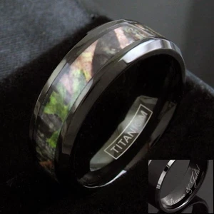 Engraved Black Titanium Men's Red & Green Forest Camo Wedding Band Ring - Picture 1 of 5