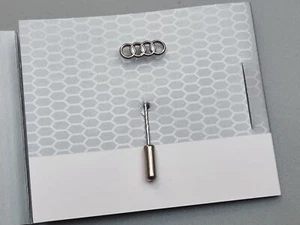 Original Audi Anstecknadel Ringe Pin Logo Metall silber mit Sicherheitsverschlus - Bild 1 von 2