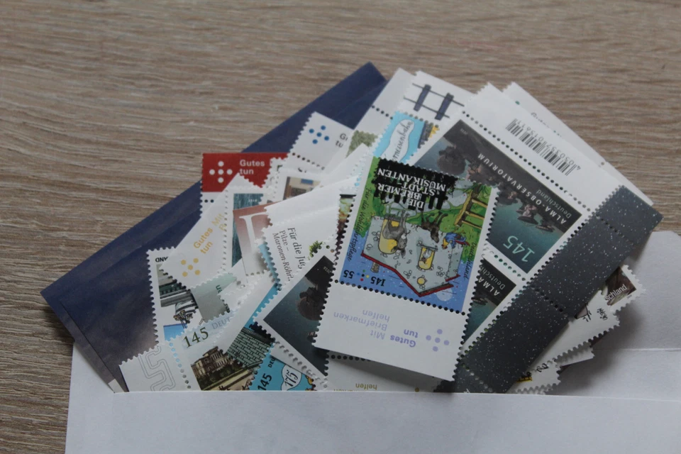 Deutschland - Euro - Frankaturware - gültige Briefmarken  100 x 1,45 Euro - Bild 1 von 1