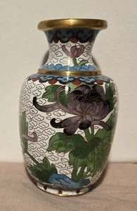 Jarrón cloisonné vintage chino esmaltado con flores moradas, 4" - Imagen 1 de 4