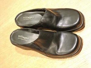 VILLAGER BRAND BLACK LEATHER MULES SZ 6.5M 2.5" WEDGE HEELS - Picture 1 of 3