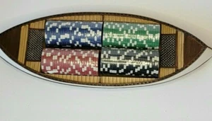 Canoe Poker Set -NEW-  100 Clay Poker Chips in a Hand Painted Resin Canoe - Foto 1 di 3