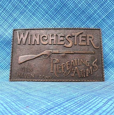 Rifle de cazador Winchester de colección con hebilla de cinturón promocional de brazos repetitivos años 70 Hong Kong .A69 Foto 1 de 4