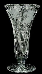 Vintage gepresste Kristallvase mit Fuß geschliffene Rosen & Blätter ausgestellter Rand 73/8" - Bild 1 von 5