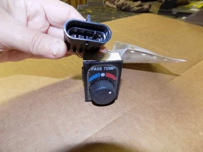 Control de temperatura montado en la puerta se adapta a 95-99 OCHENTA Y OCHO 22094 Foto 1 de 2