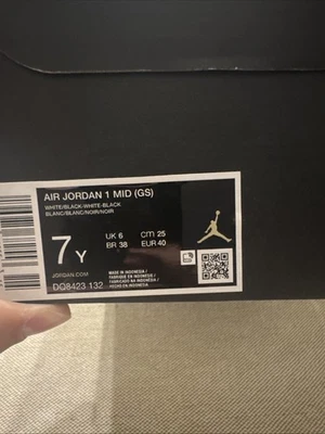 Air Jordan 1 Mid (GS) Size 7Y  White/Black - Image 1 of 4