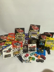 Lotto di 29 Racing Champions Stock Cars Nascar 1/64 auto pressofuse e varie - Foto 1 di 7