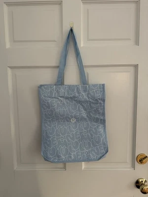 Lululemon 可重复使用购物礼品袋瑜伽标志托特包婴儿蓝色 14"x16"X6" — 第 1/4 张图片