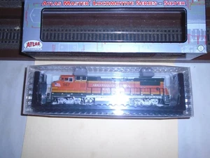 ATLAS MASTER #10001814 POWERED GE DASH 8-40BW - ARKANSAS - OKLAHOMA RR #567 HO - Imagen 1 de 1