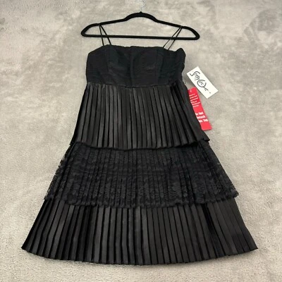 Mini Vestido De Colección Steppin Out Plisado en Niveles Para Mujer S Negro Capricho Hada Grunge Foto 1 de 4