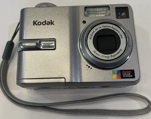 Kodak Easy Share C743, 7.1 MP Digital Camera w/SanDisk Adapter - Not Tested - Picture 1 of 7